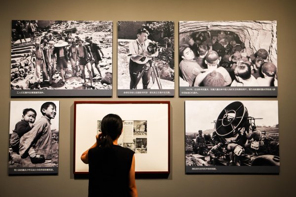 查询配资平台 300余件套抗战文物讲述和平无界，迟了42年的介绍信铭记烽火岁月